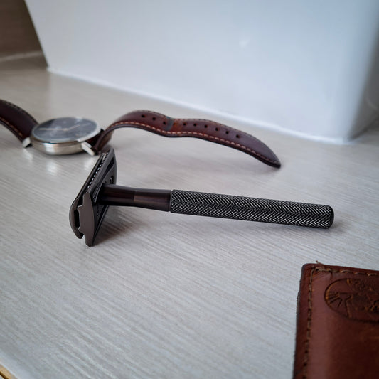B&Q 16 Matt Black Safety Razor