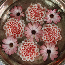 Load image into Gallery viewer, Flower Candle Gift Box Natural - Guava & Honey