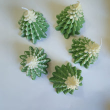 Load image into Gallery viewer, Evolve Soy Wax Christmas Tree Candle - Apple & Cinnamon
