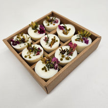 Load image into Gallery viewer, Evolve Floral Soy Wax Melts - 2 Fragrances
