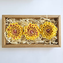 Load image into Gallery viewer, Flower Candle Gift Box Natural - Yellow &amp; Red
