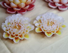 Load image into Gallery viewer, Flower Candle Gift Box Black - Peach
