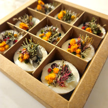 Load image into Gallery viewer, Evolve Floral Soy Wax Melts - 3 Fragrances
