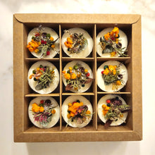 Load image into Gallery viewer, Evolve Floral Soy Wax Melts - 3 Fragrances
