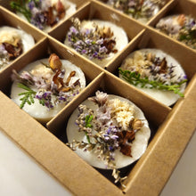 Load image into Gallery viewer, Evolve Floral Soy Wax Melts - 3 Fragrances
