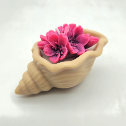 Evolve Soy Wax Blossom & Shell Candle - Pink & Red - Vanilla